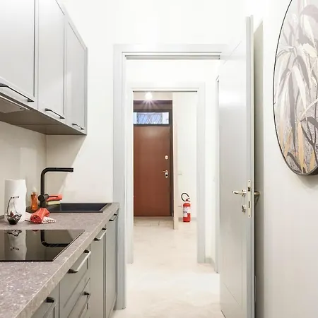 Host4u - Tresanda In Center