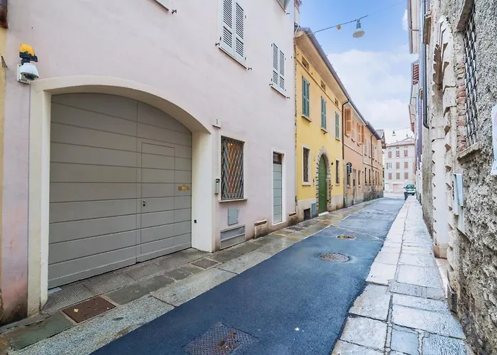 Host4u - Tresanda In Center *